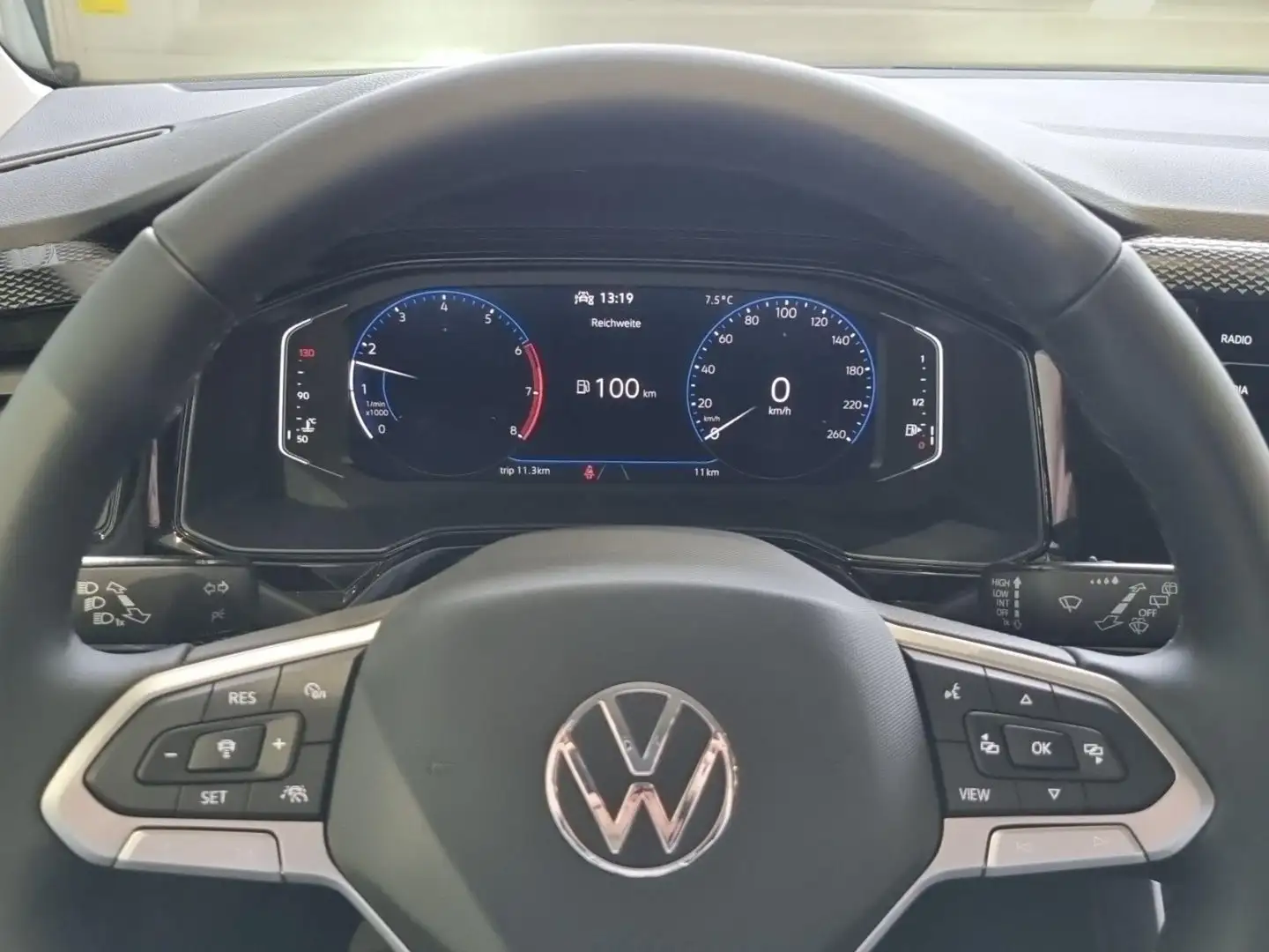 Vehicle image, number 9