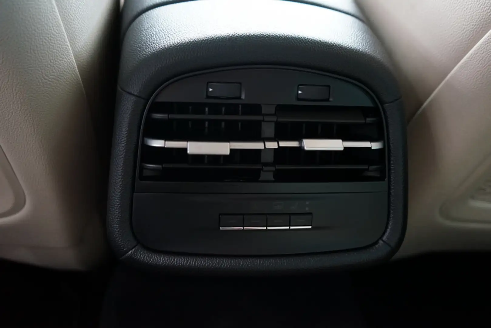 Vehicle image, number 15
