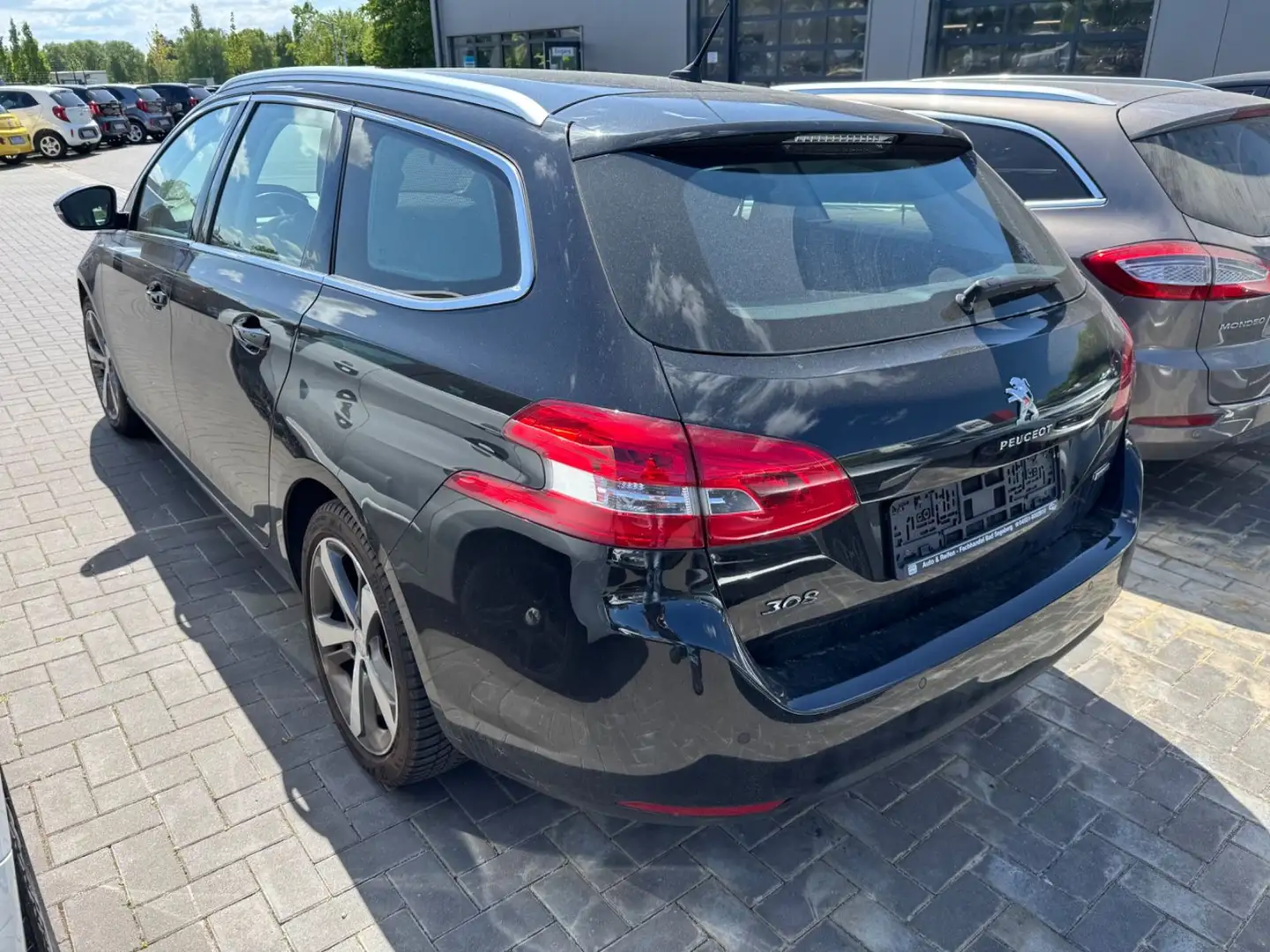 Vehicle image, number 4