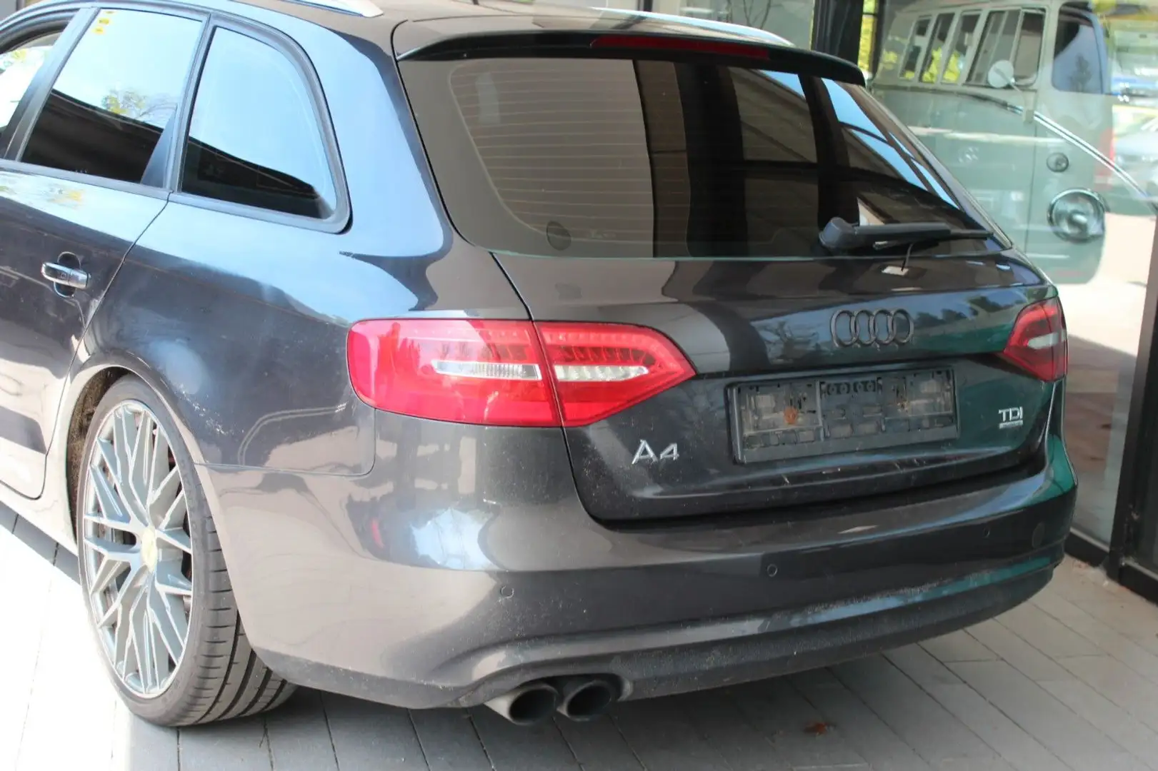 Vehicle image, number 6
