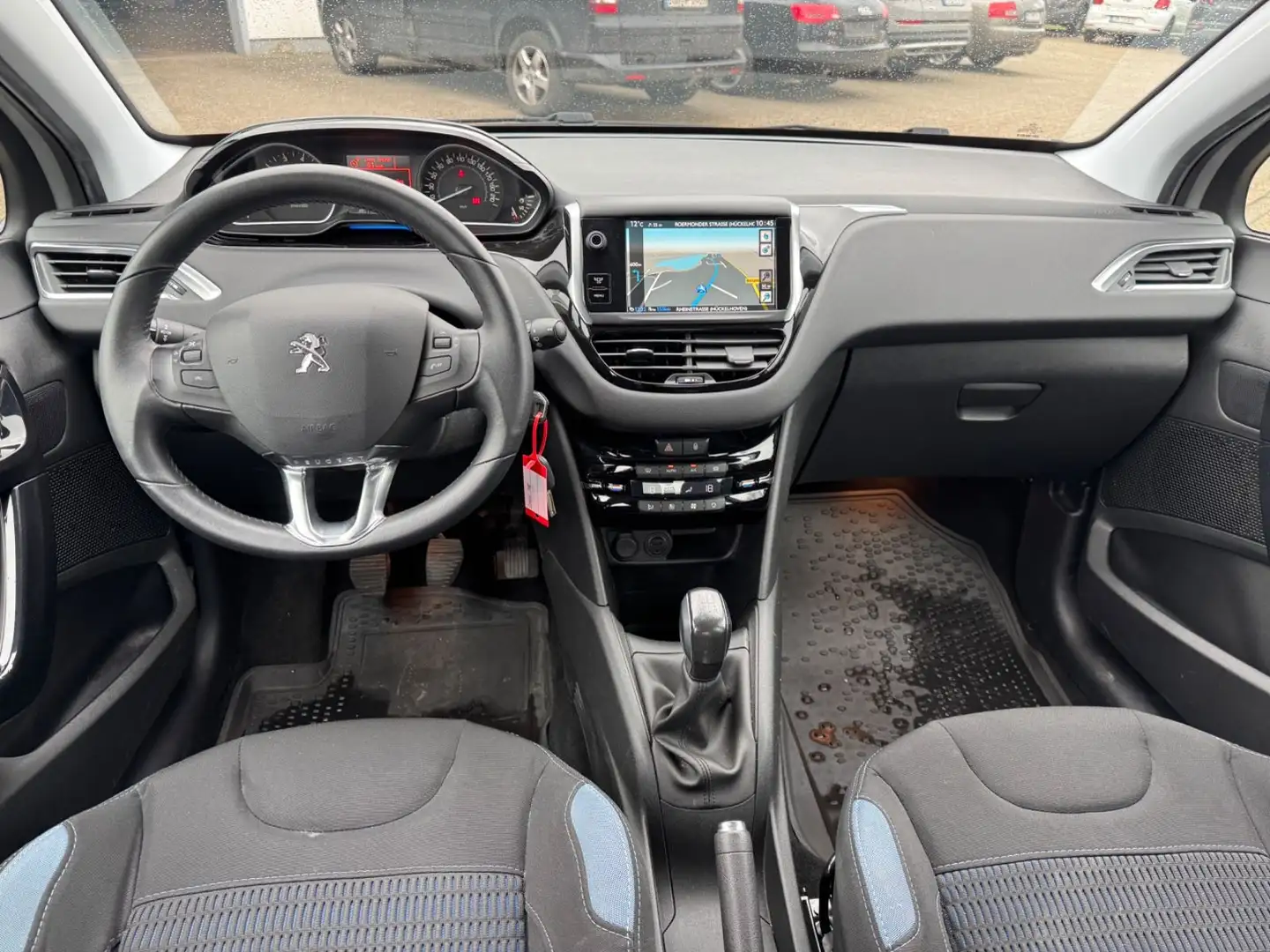 Vehicle image, number 12