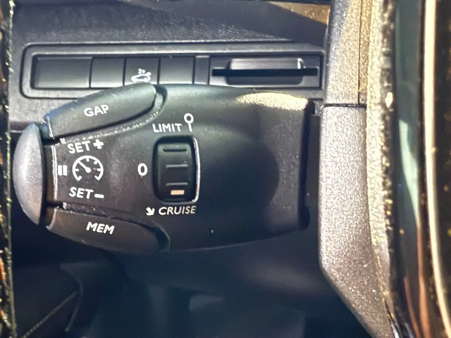 Vehicle image, number 12