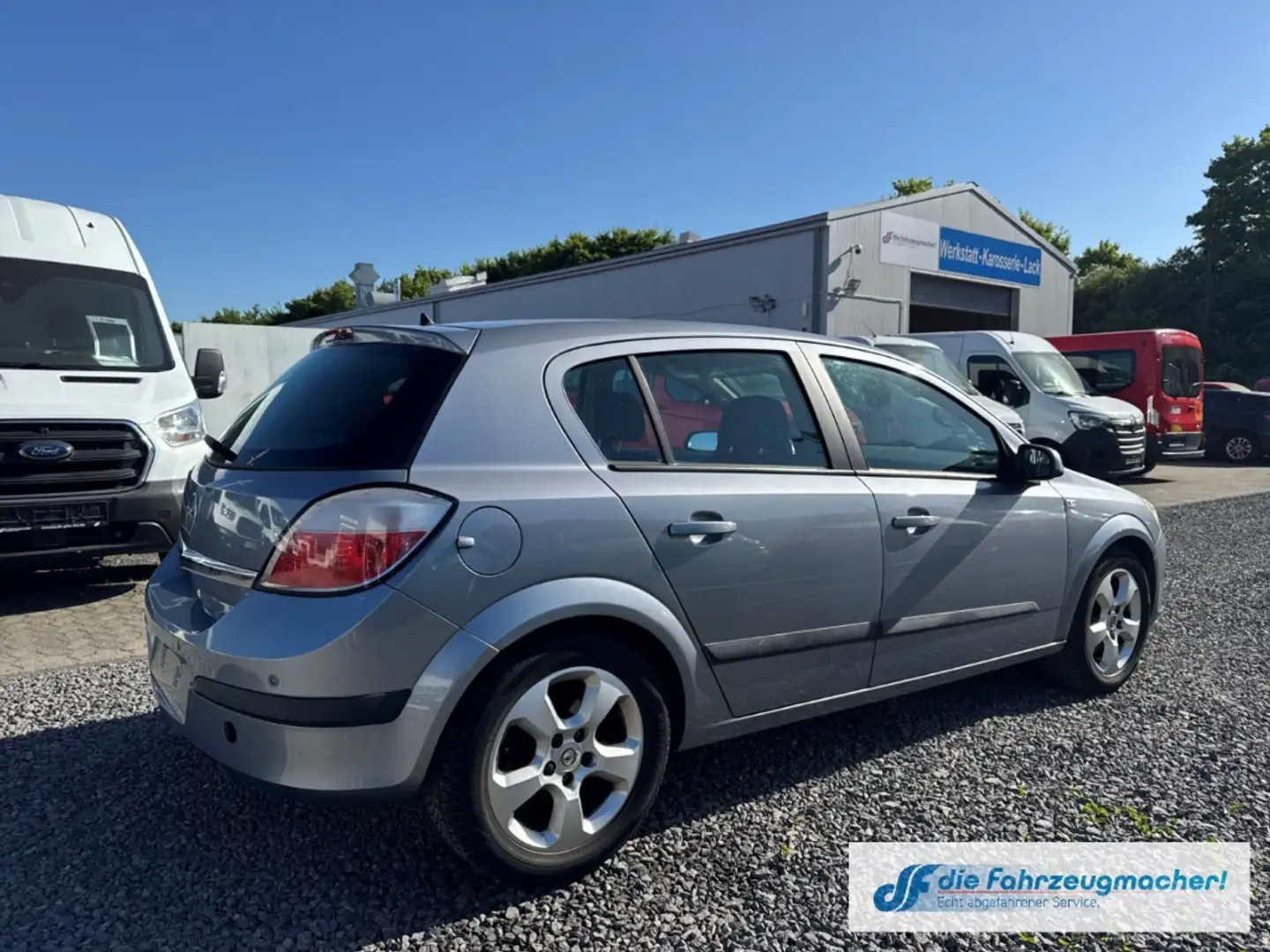 Vehicle image, number 4