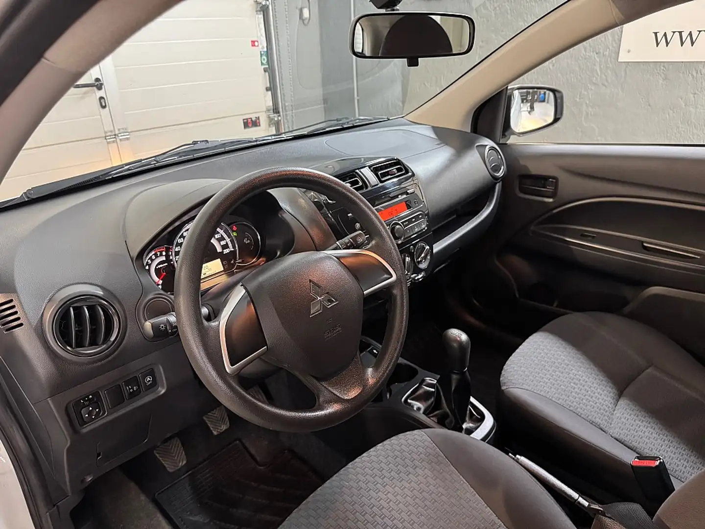 Vehicle image, number 13