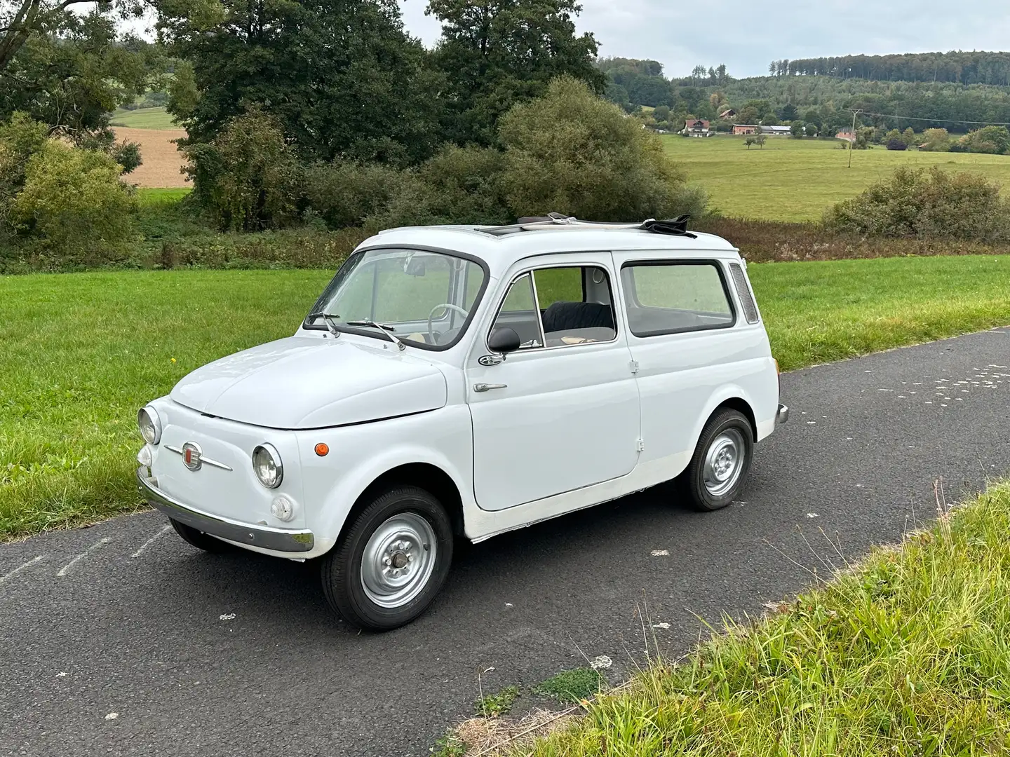 Vehicle image, number 12