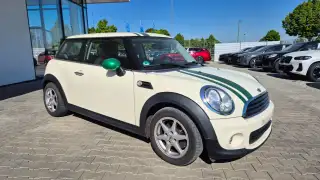 Vehicle image thumbnail, number 4