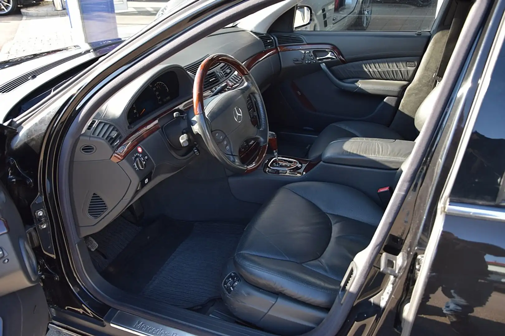 Vehicle image, number 4