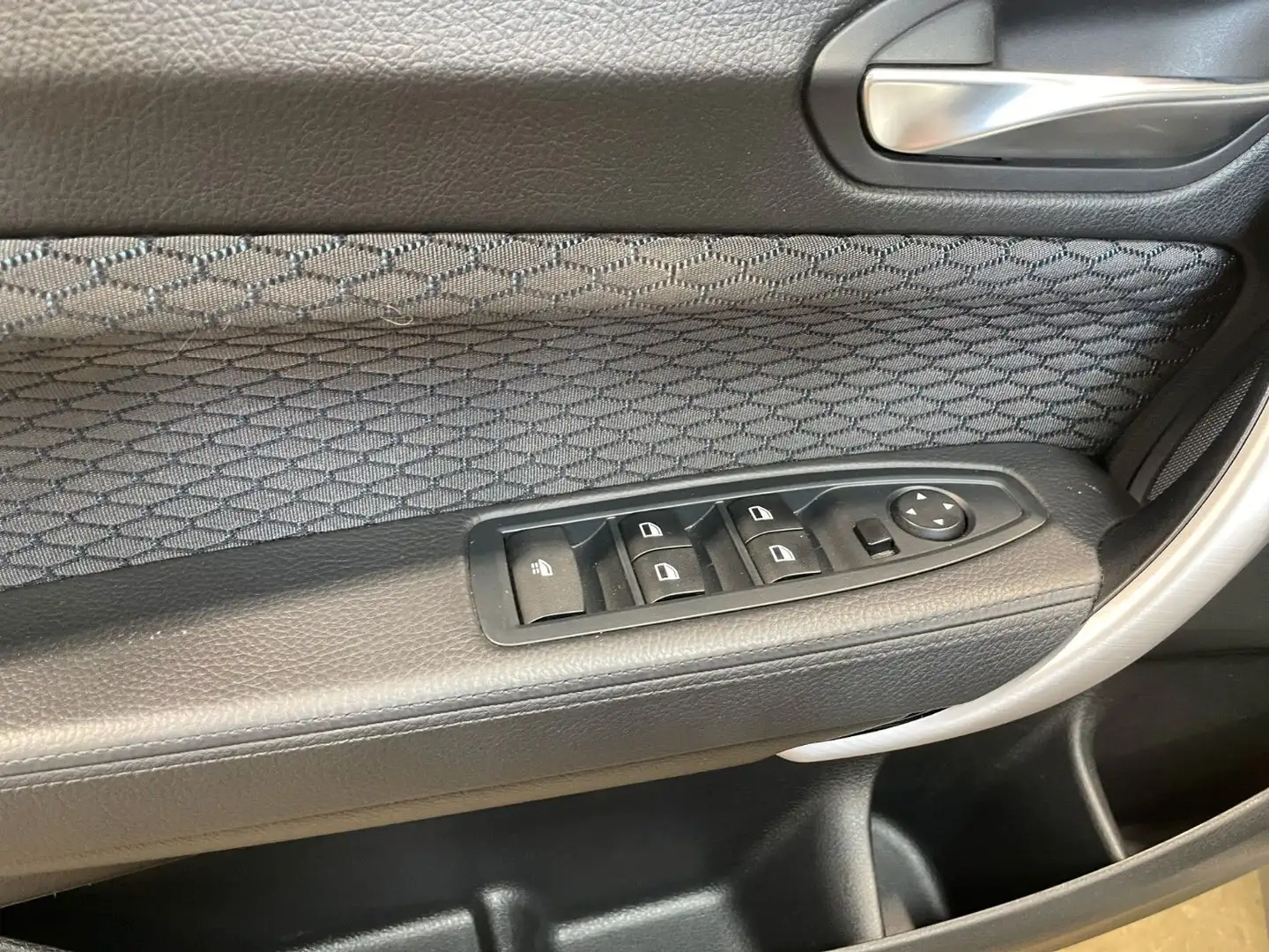 Vehicle image, number 12
