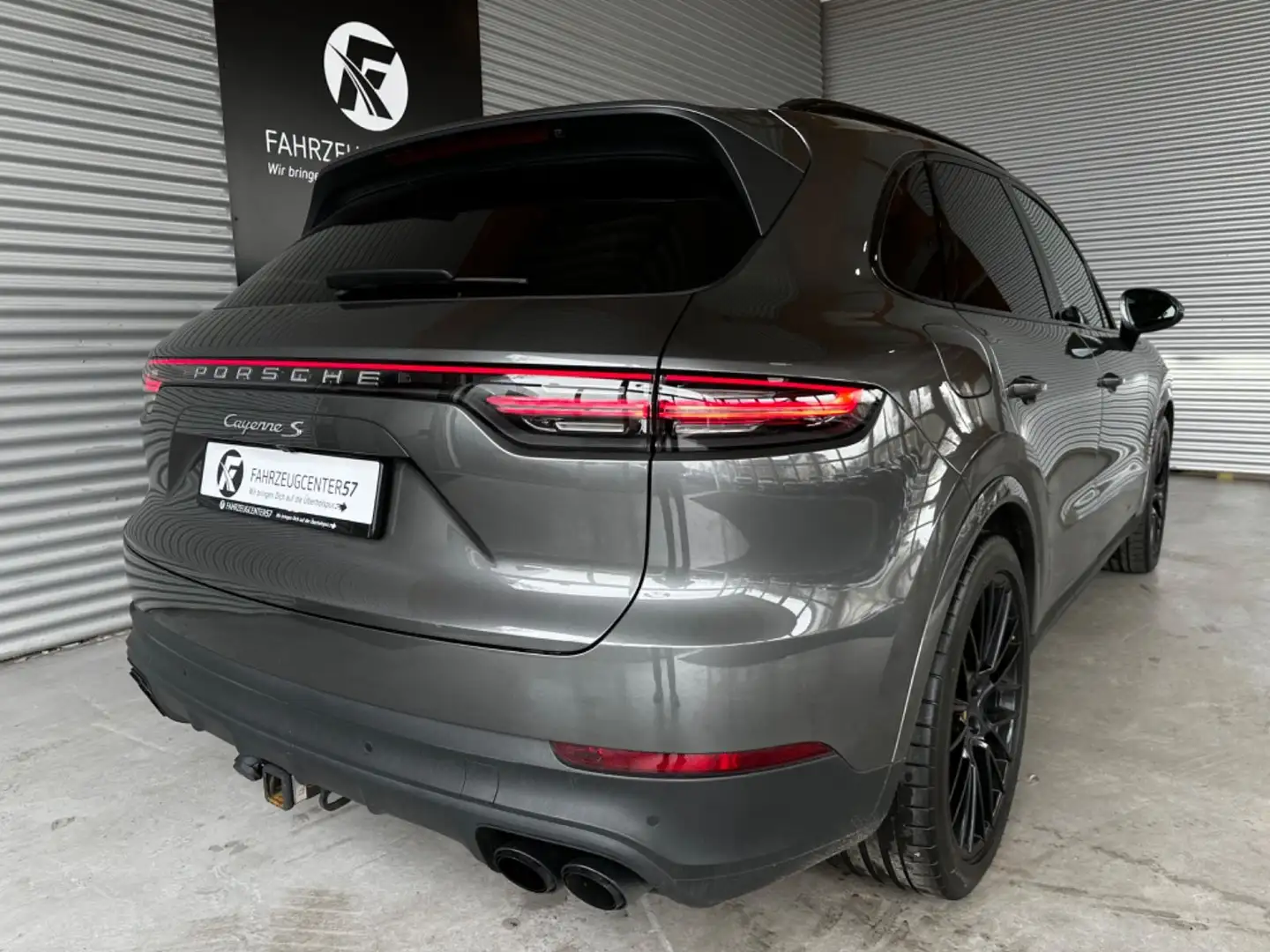 Vehicle image, number 6