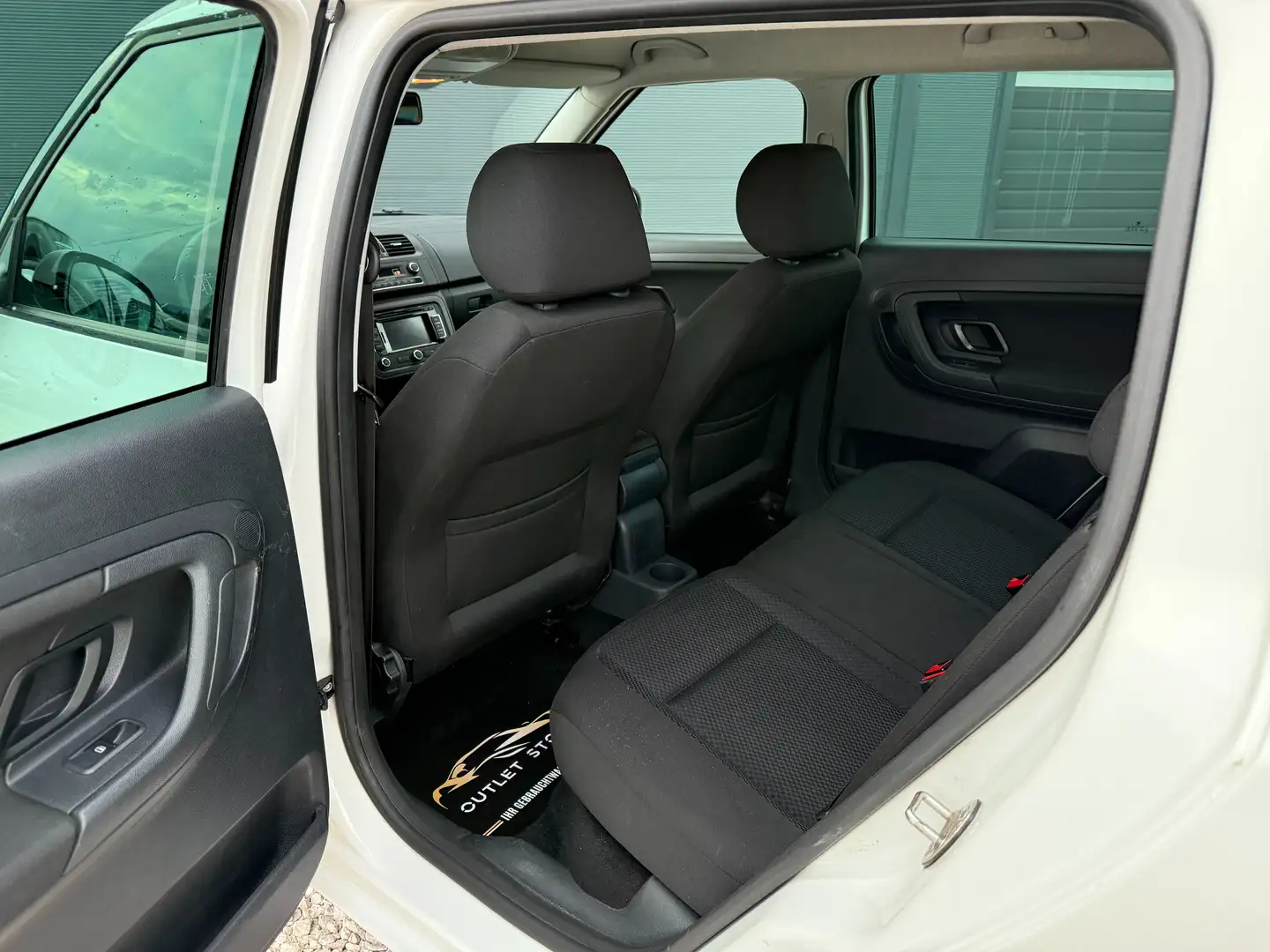 Vehicle image, number 10