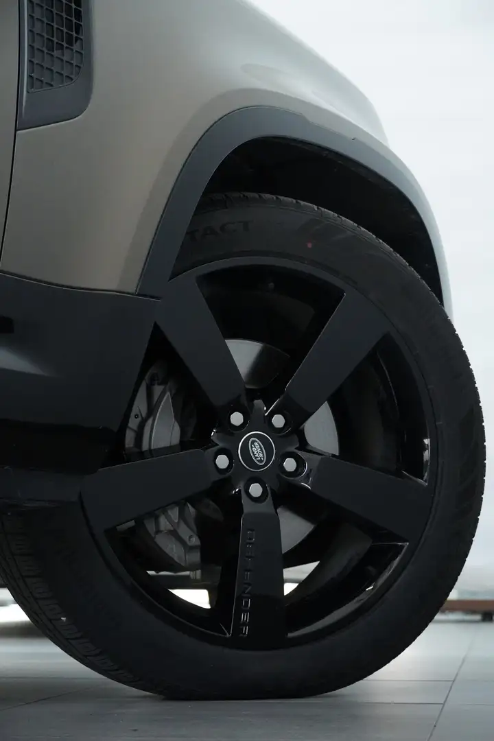 Vehicle image, number 9