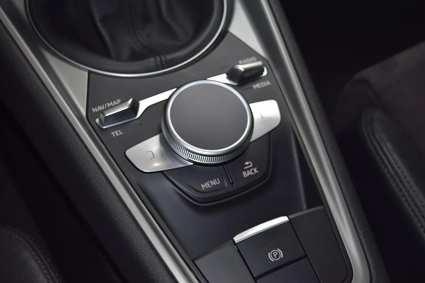 Vehicle image, number 14