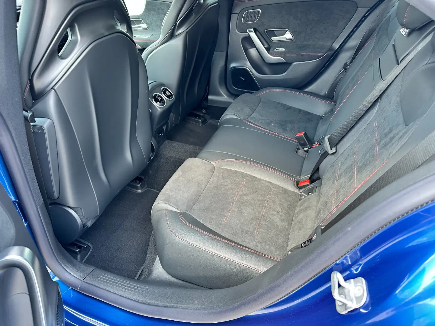 Vehicle image, number 8