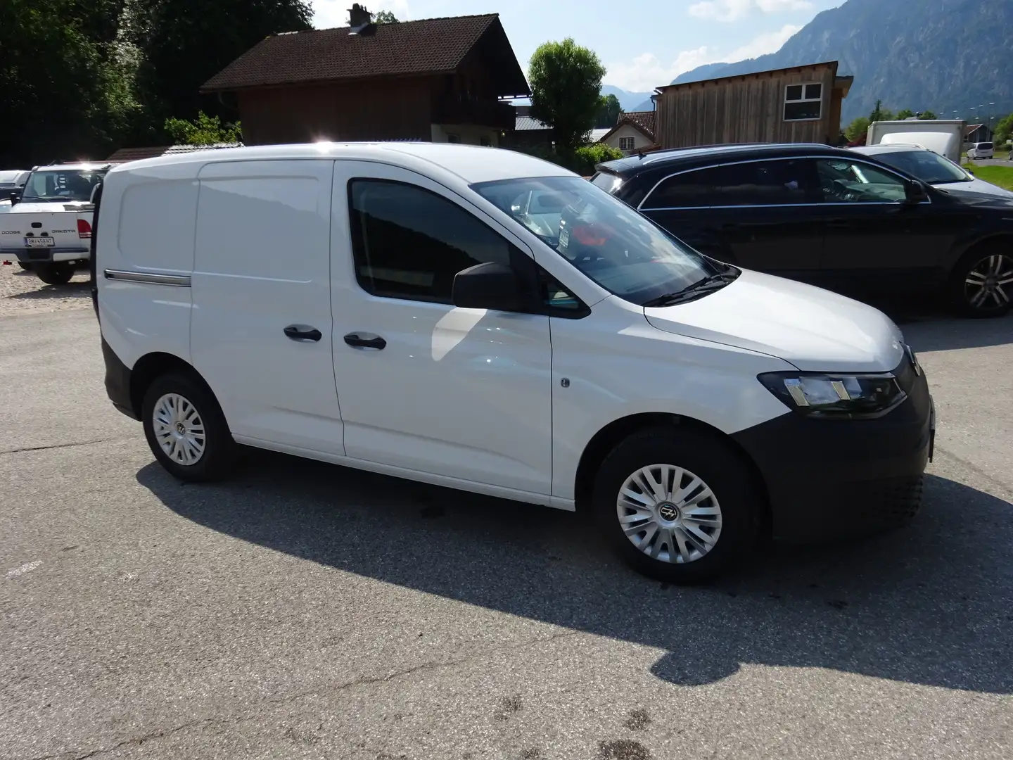 Vehicle image, number 13