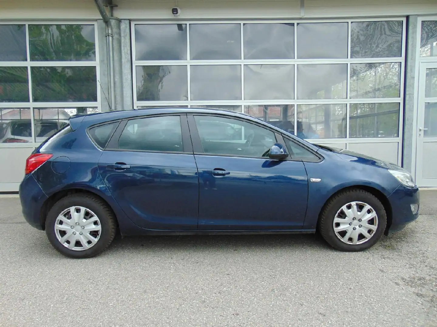 Vehicle image, number 2