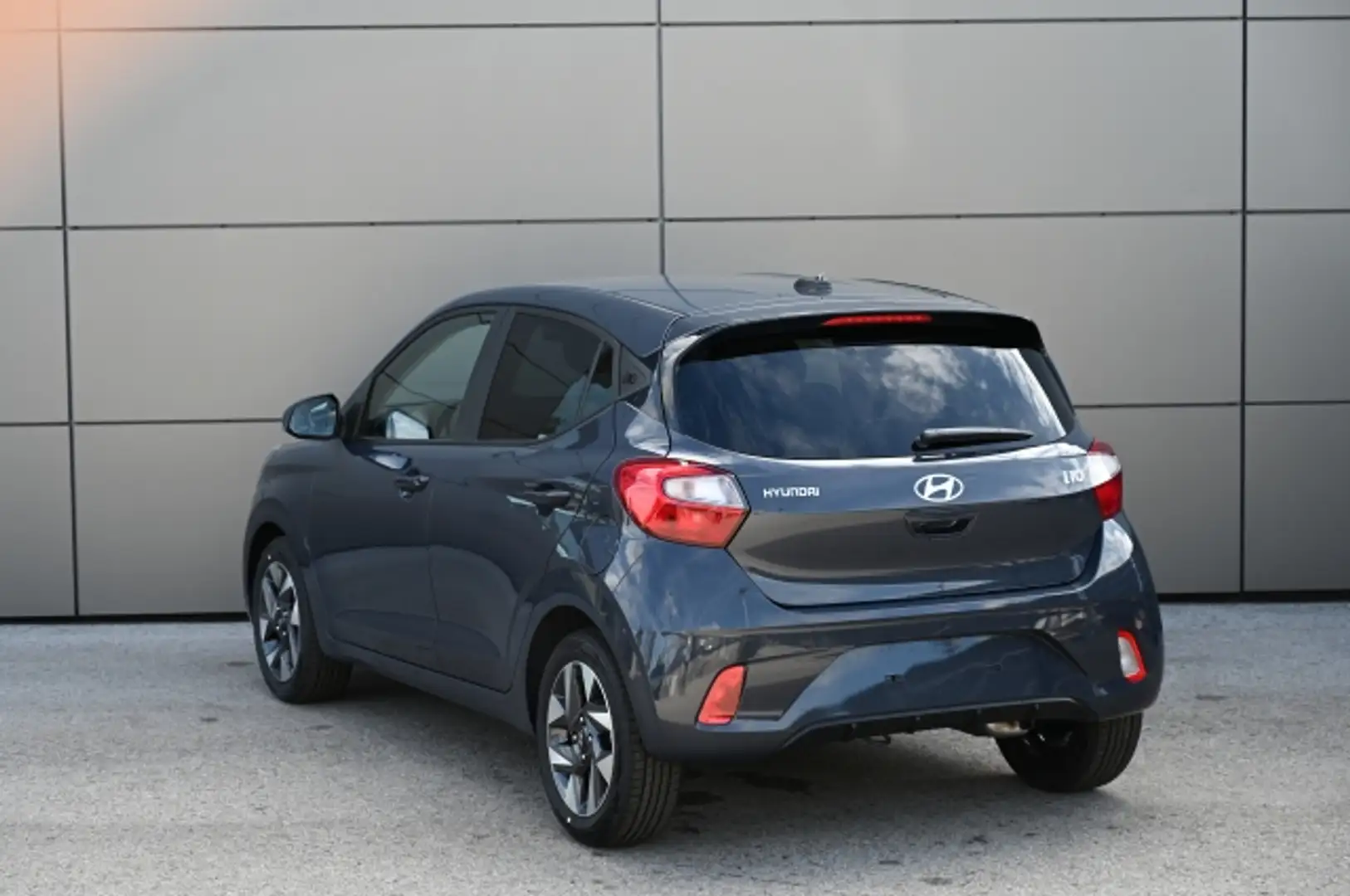 Vehicle image, number 5
