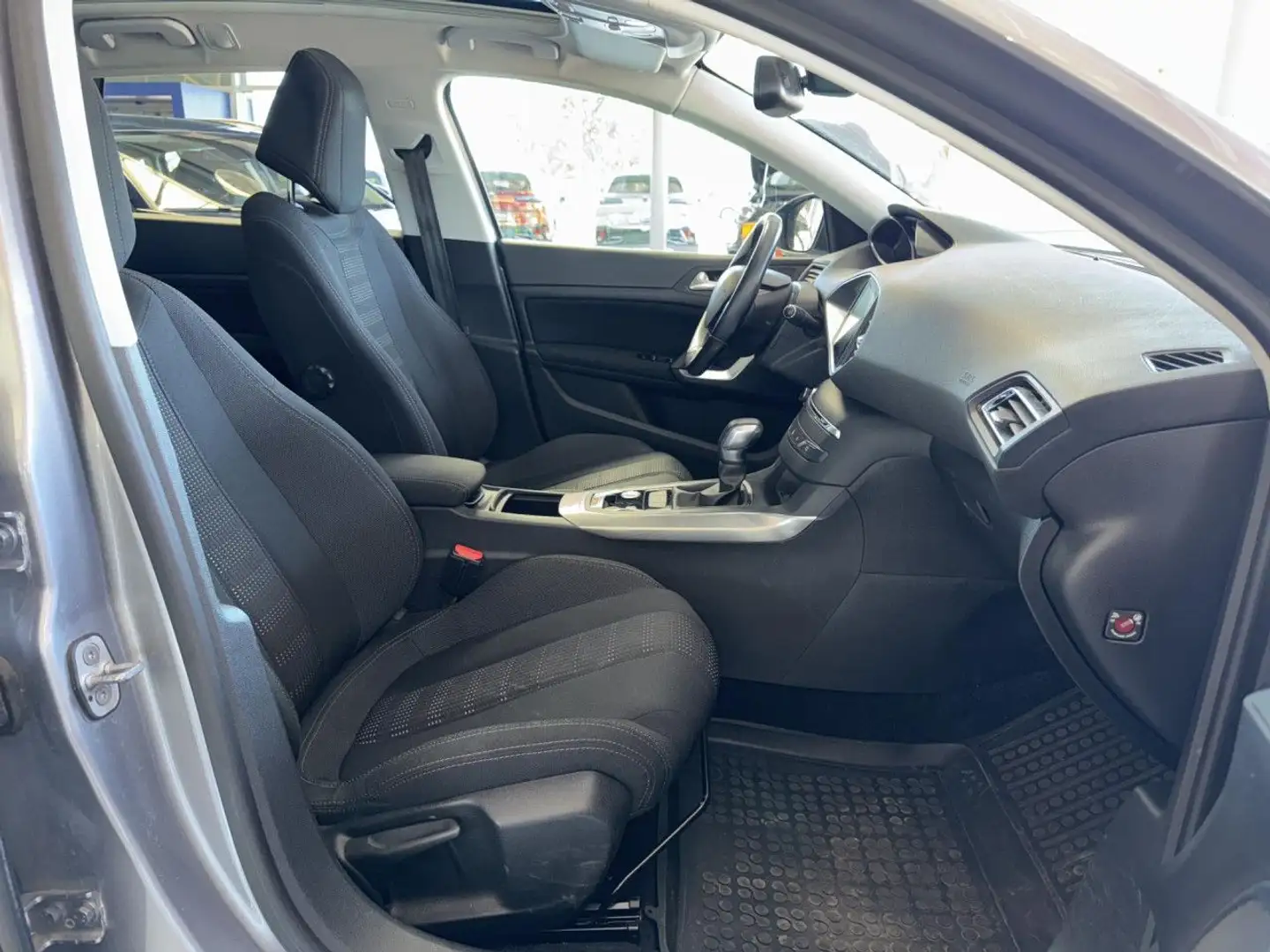 Vehicle image, number 13