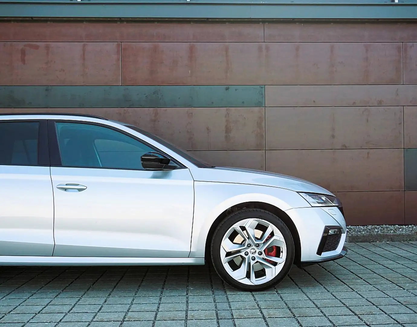 Vehicle image, number 8