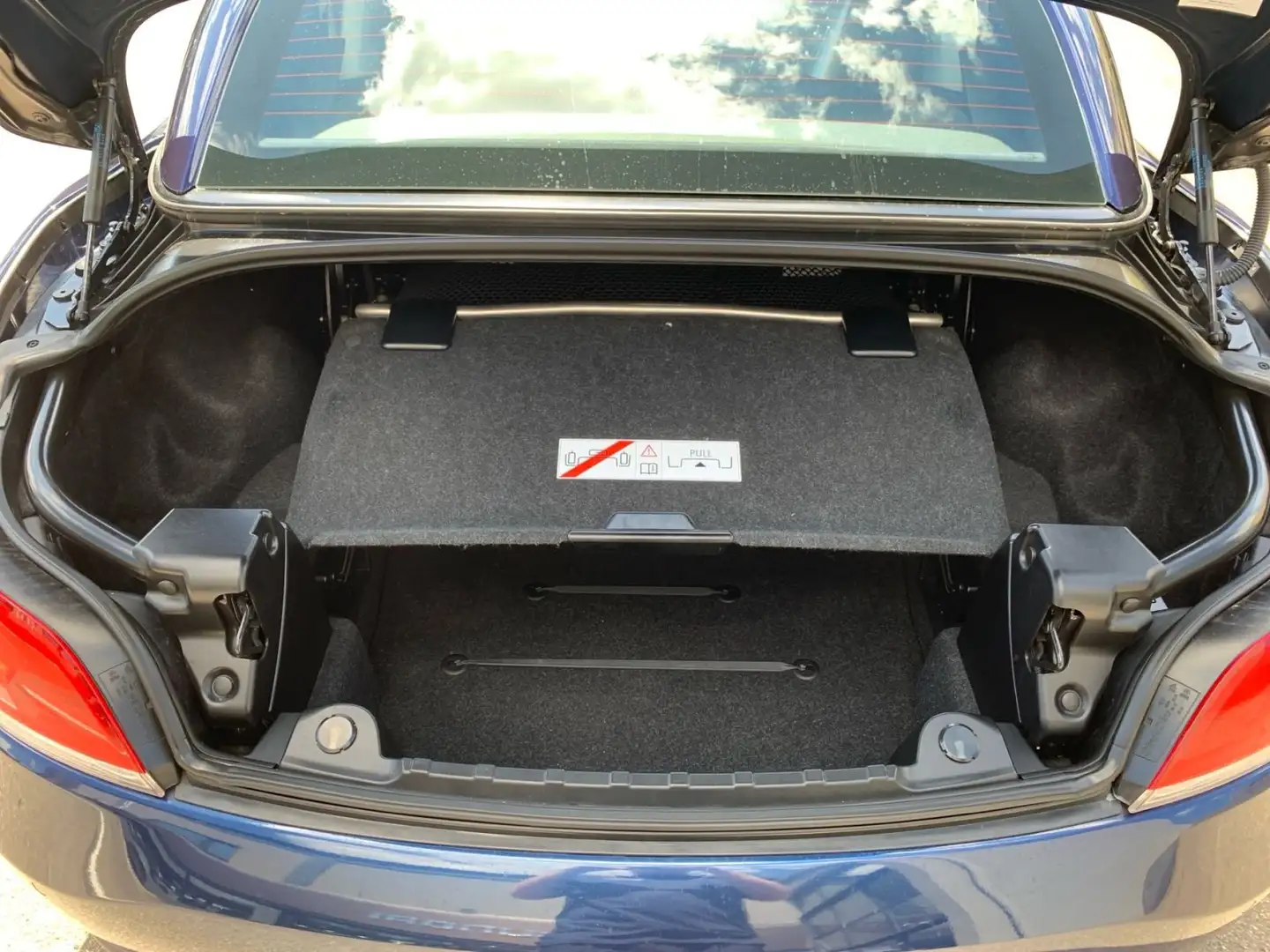 Vehicle image, number 12