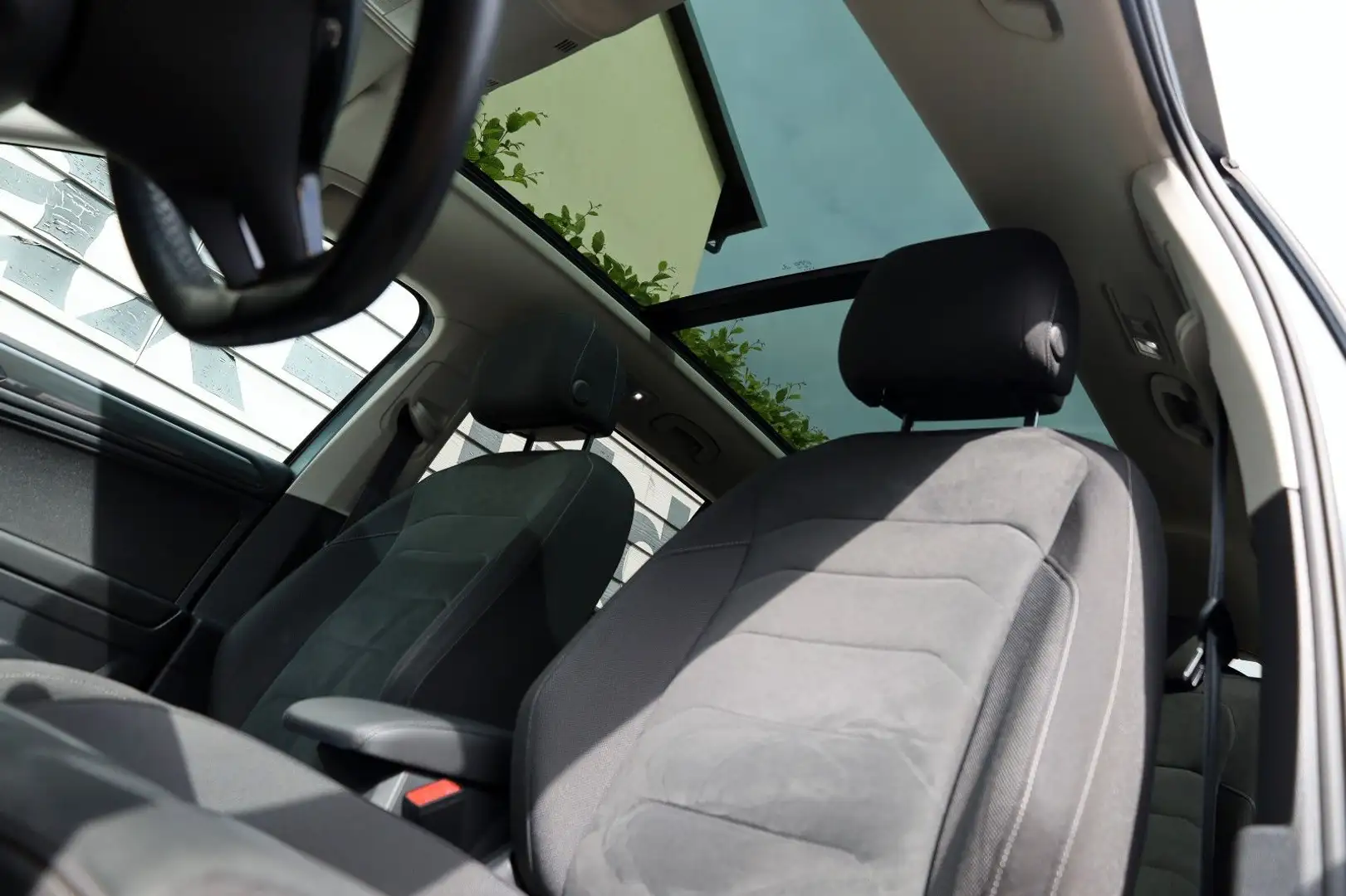 Vehicle image, number 6