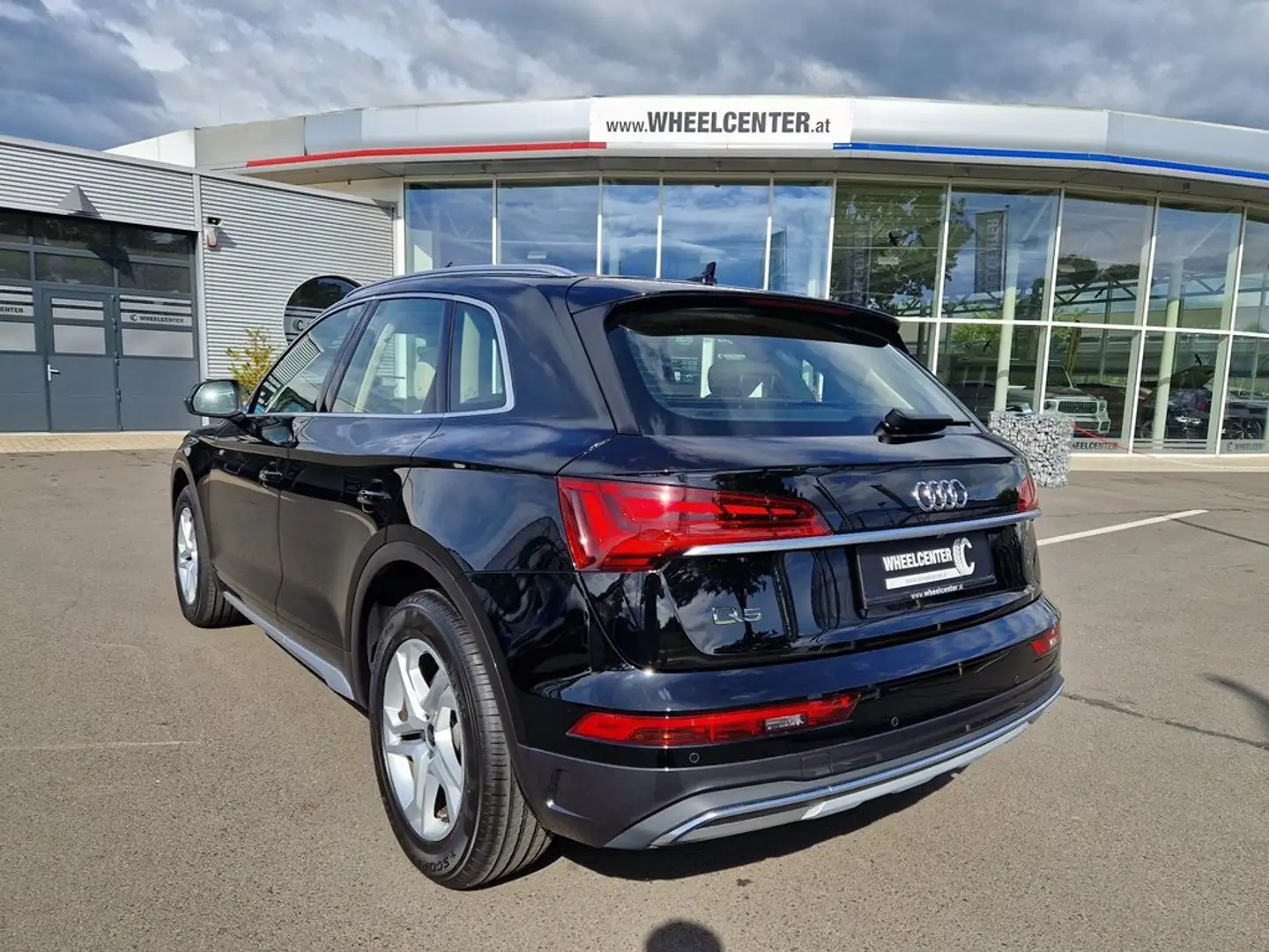 Vehicle image, number 10