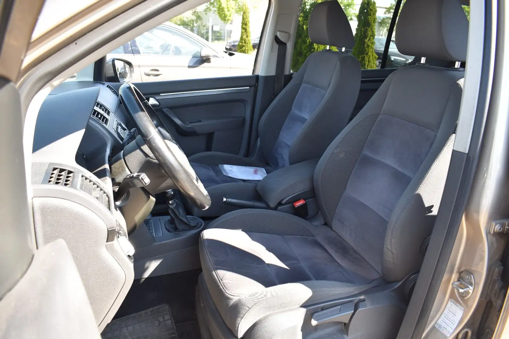 Vehicle image, number 8