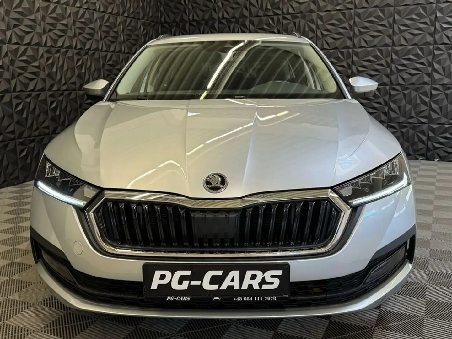 Vehicle image, number 6