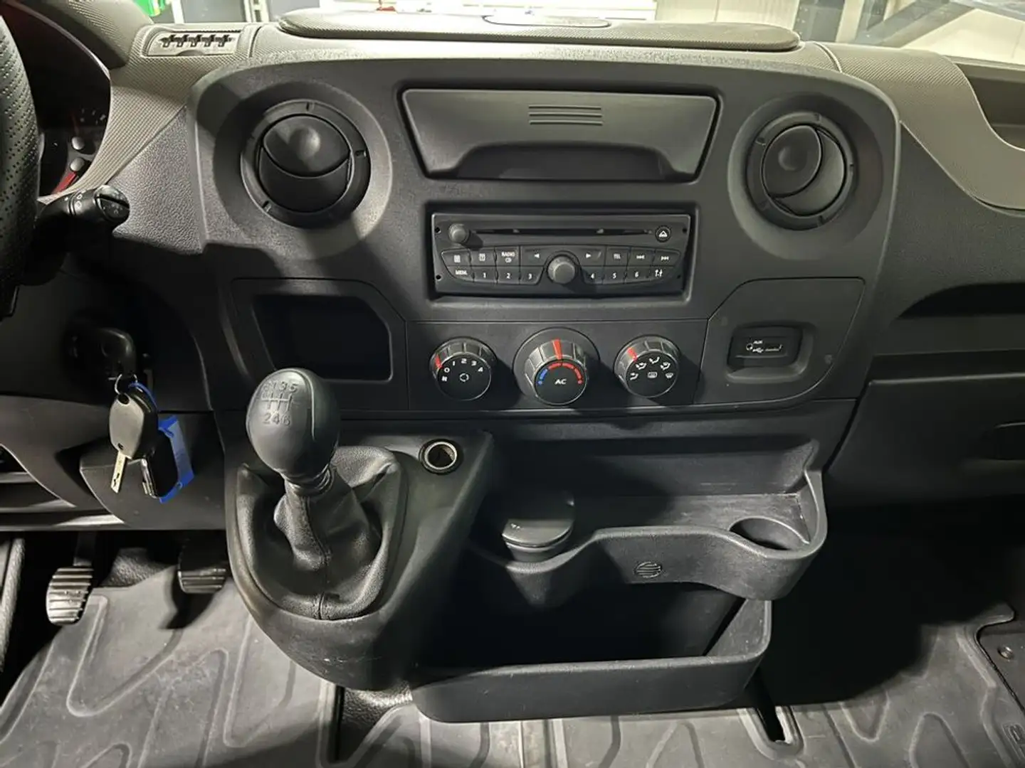 Vehicle image, number 13