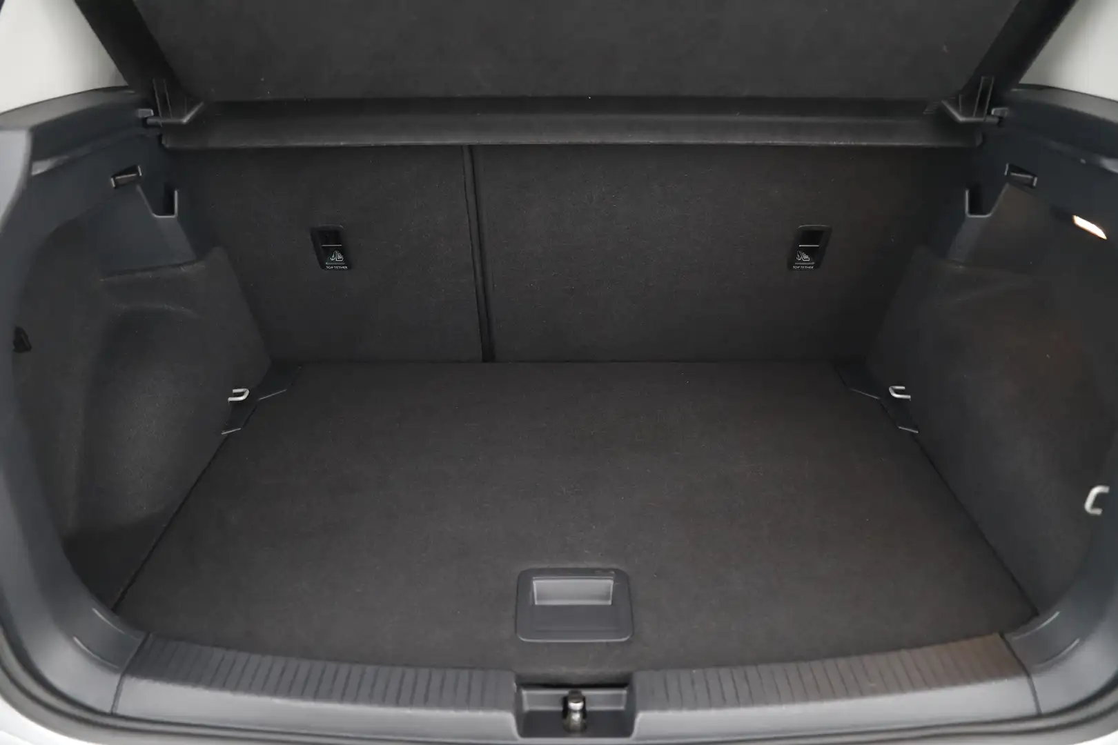 Vehicle image, number 6