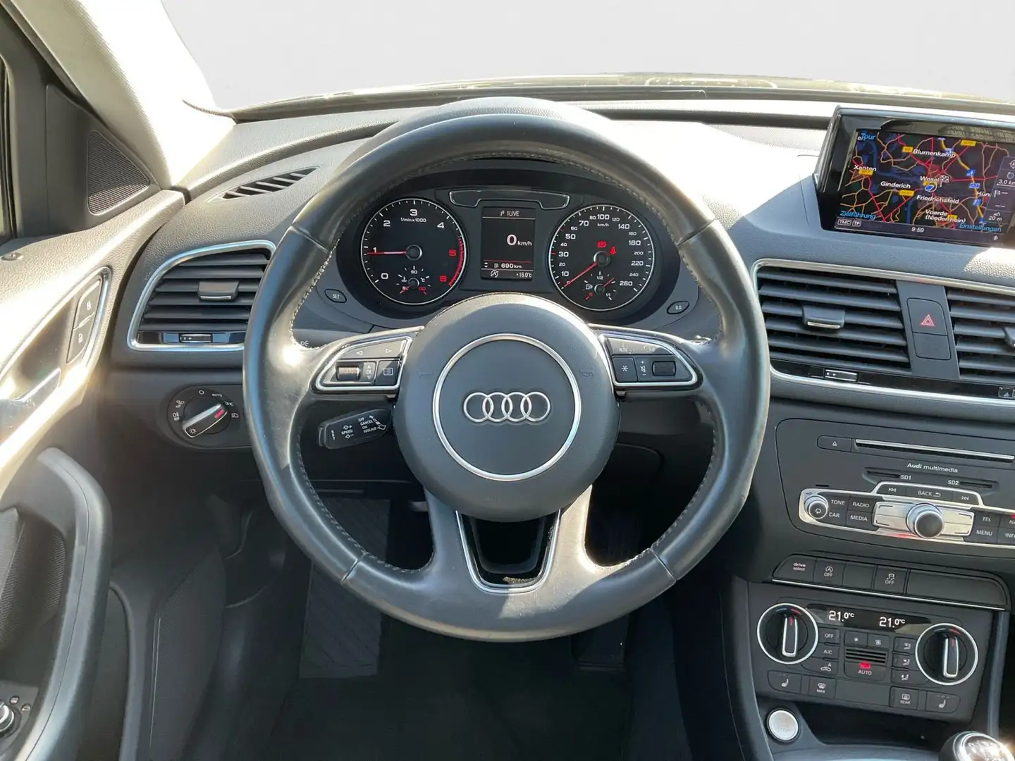 Vehicle image, number 12