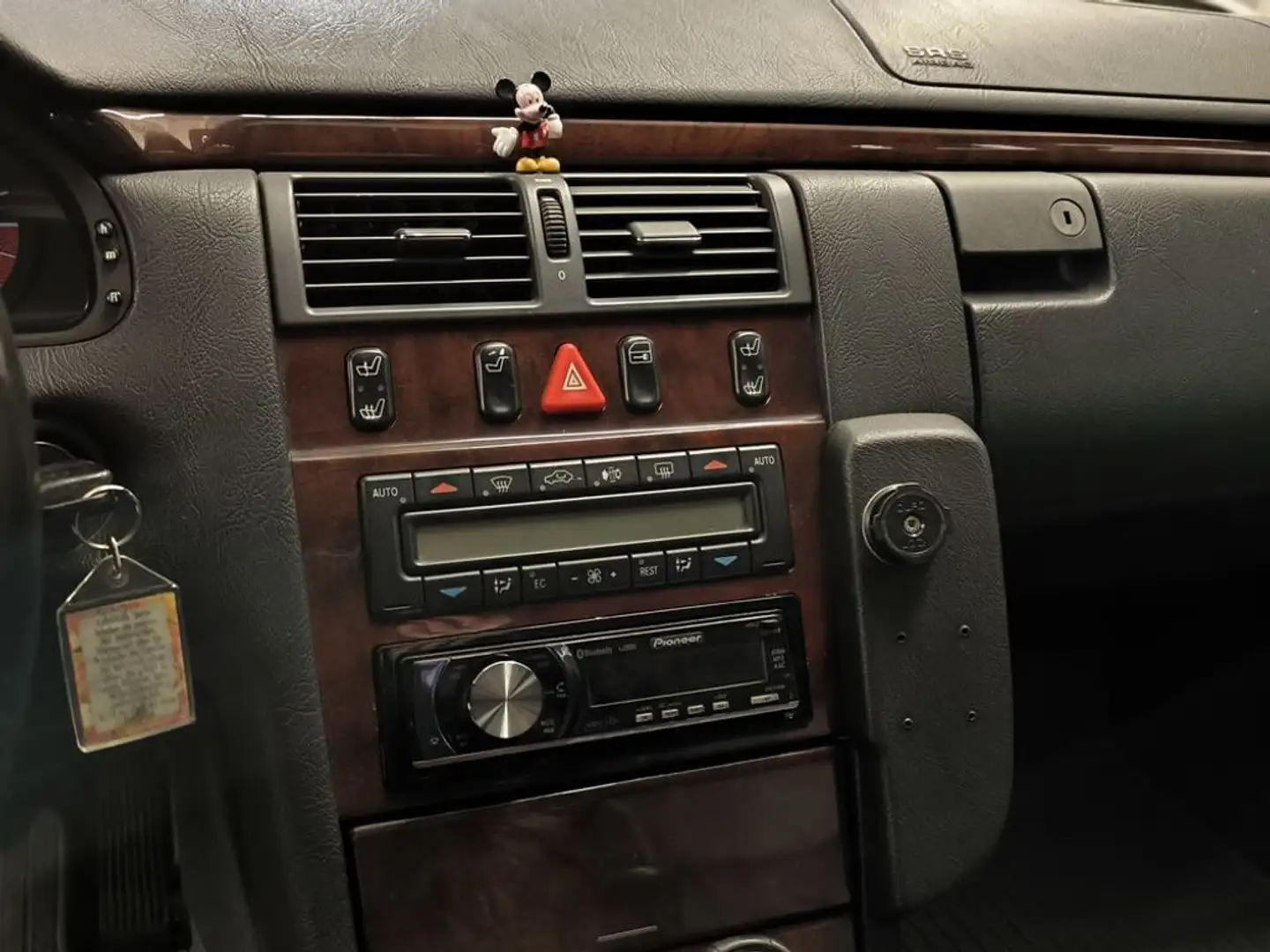 Vehicle image, number 8