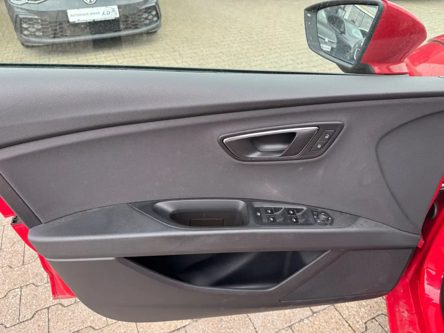 Vehicle image, number 12