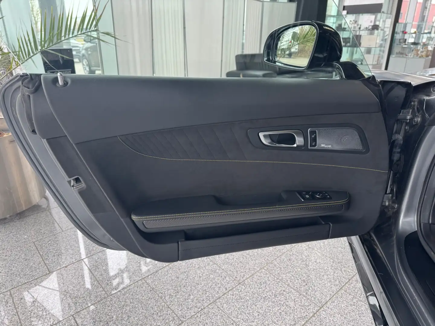 Vehicle image, number 8