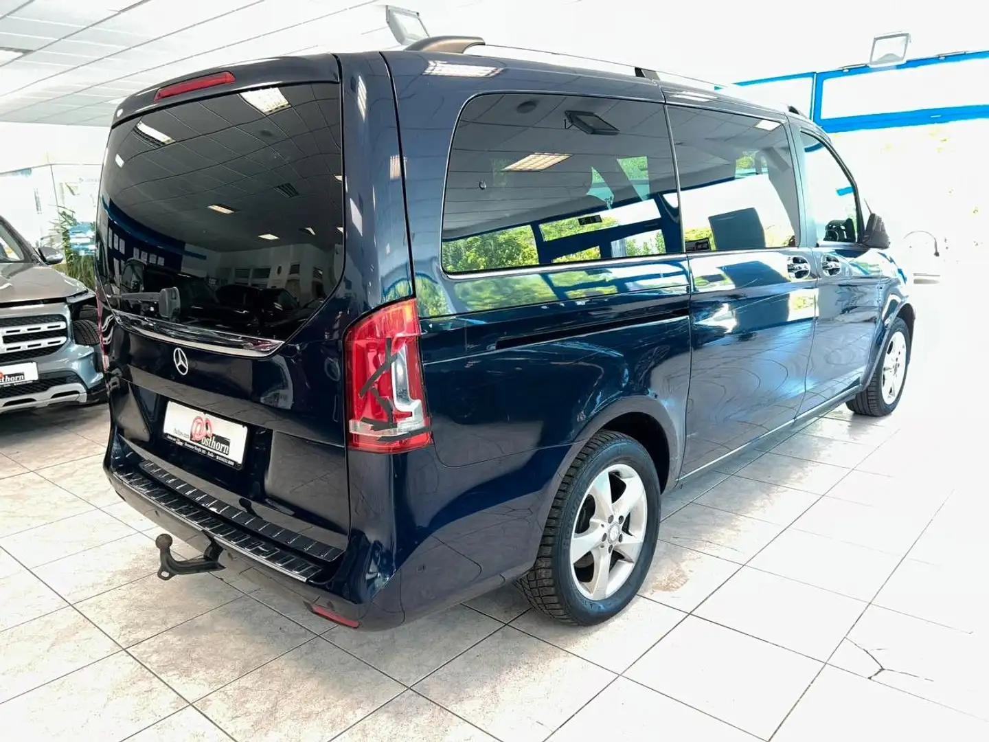 Vehicle image, number 4