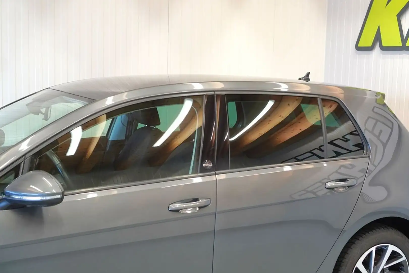 Vehicle image, number 12
