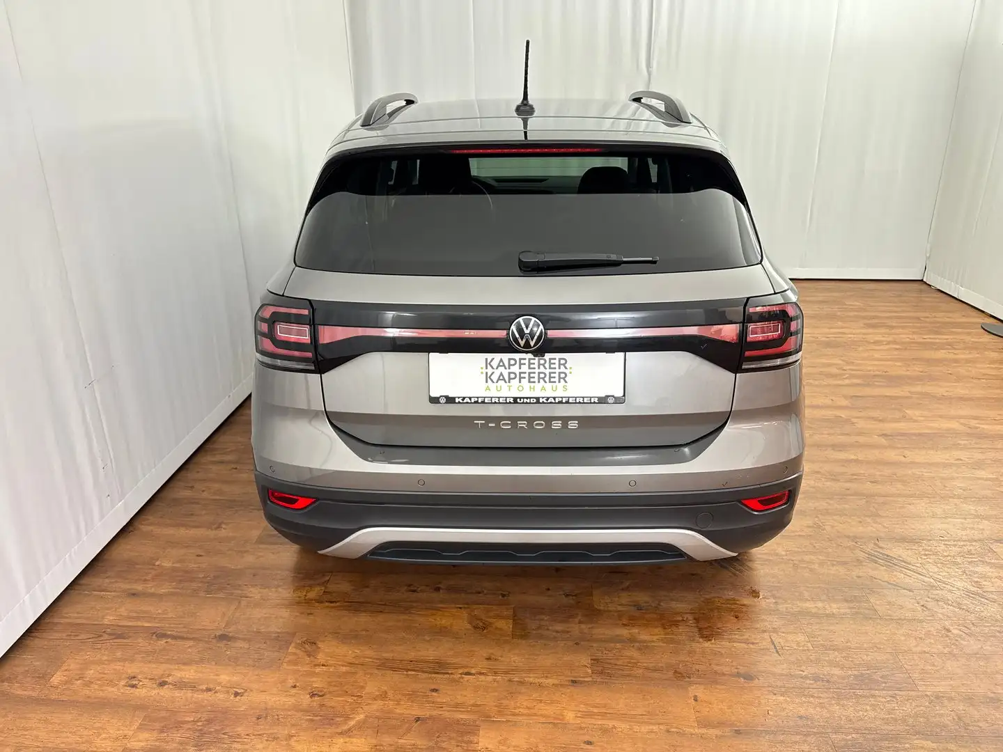 Vehicle image, number 12