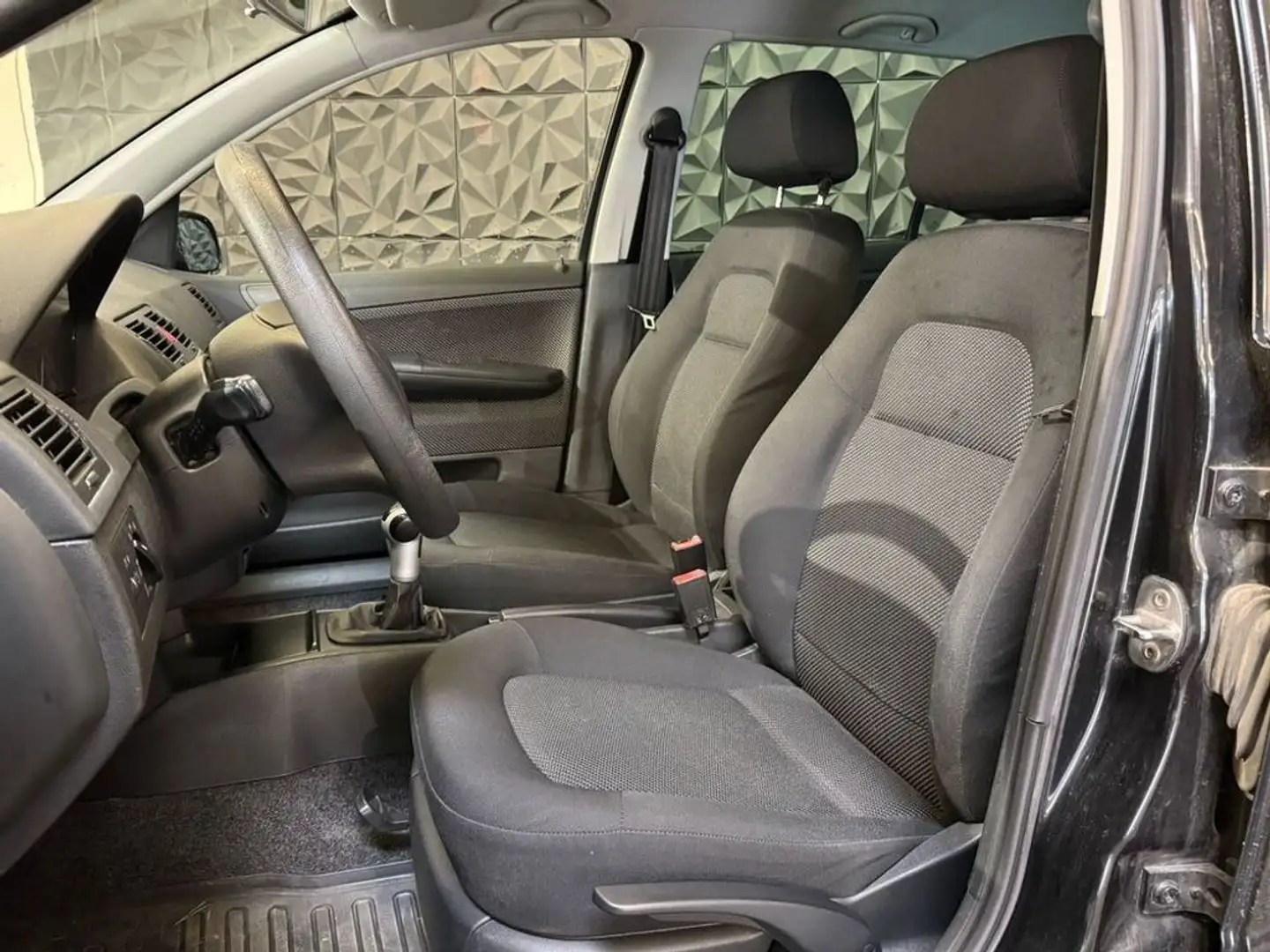 Vehicle image, number 8