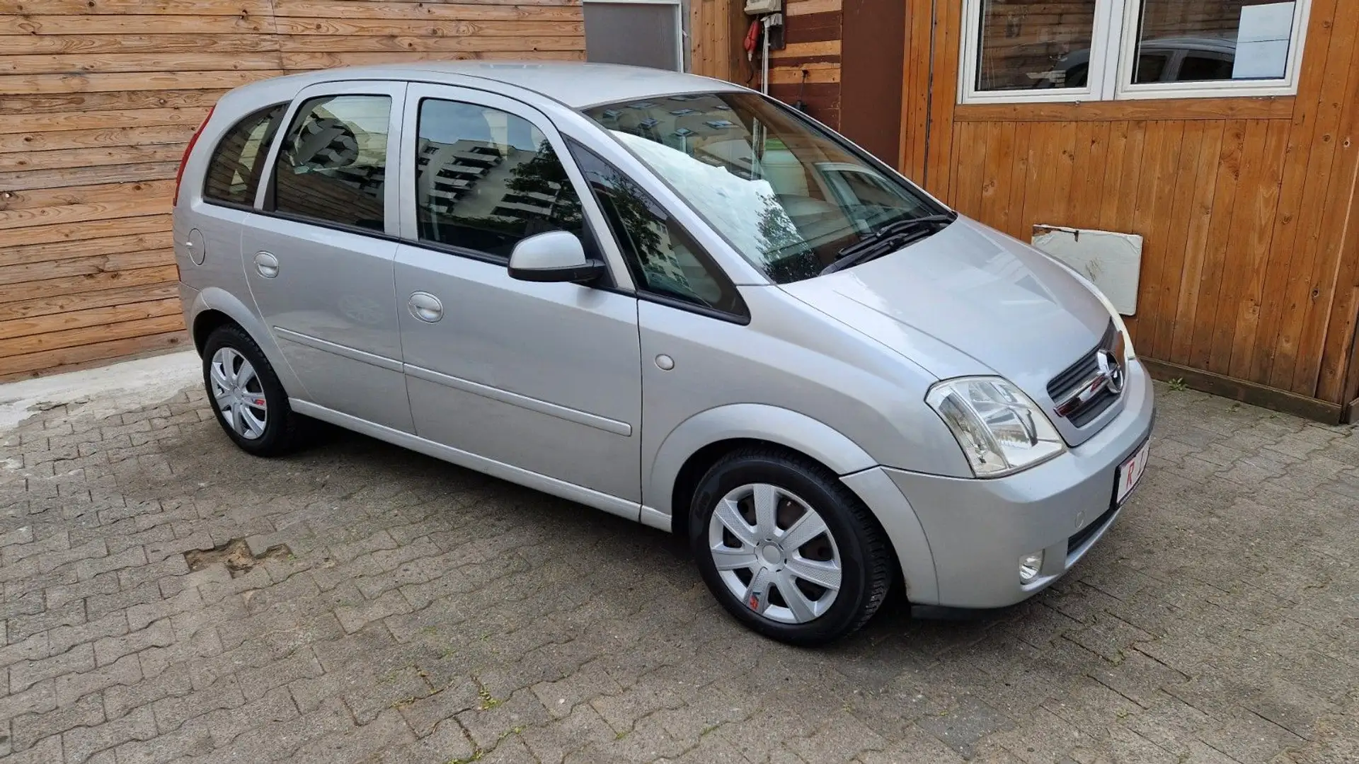 Vehicle image, number 2