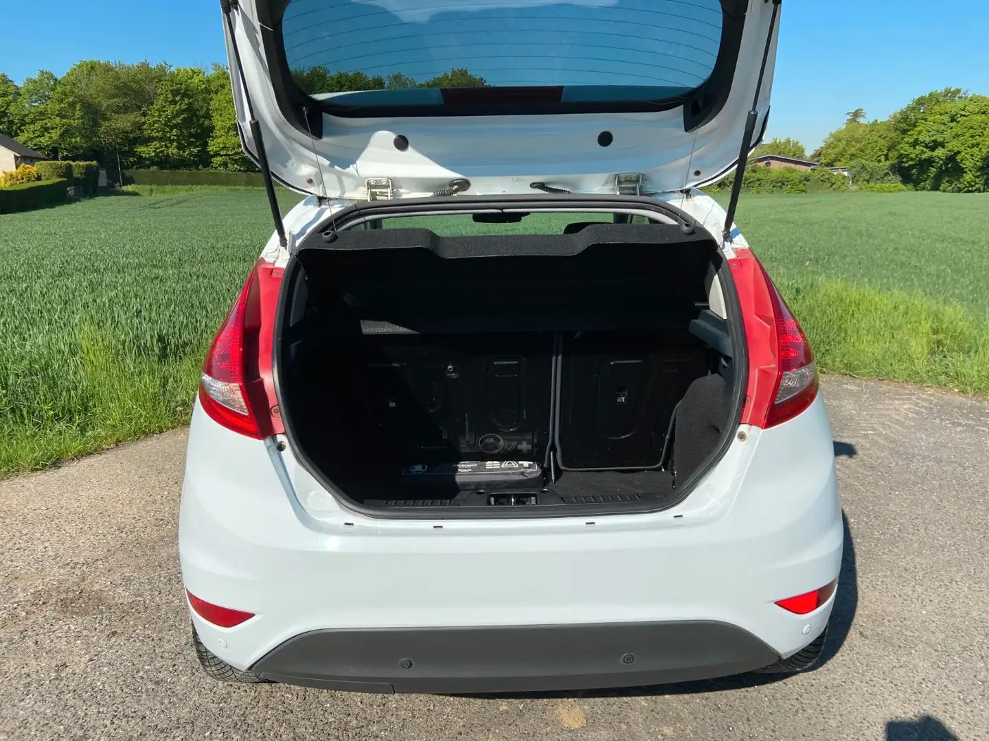 Vehicle image, number 5