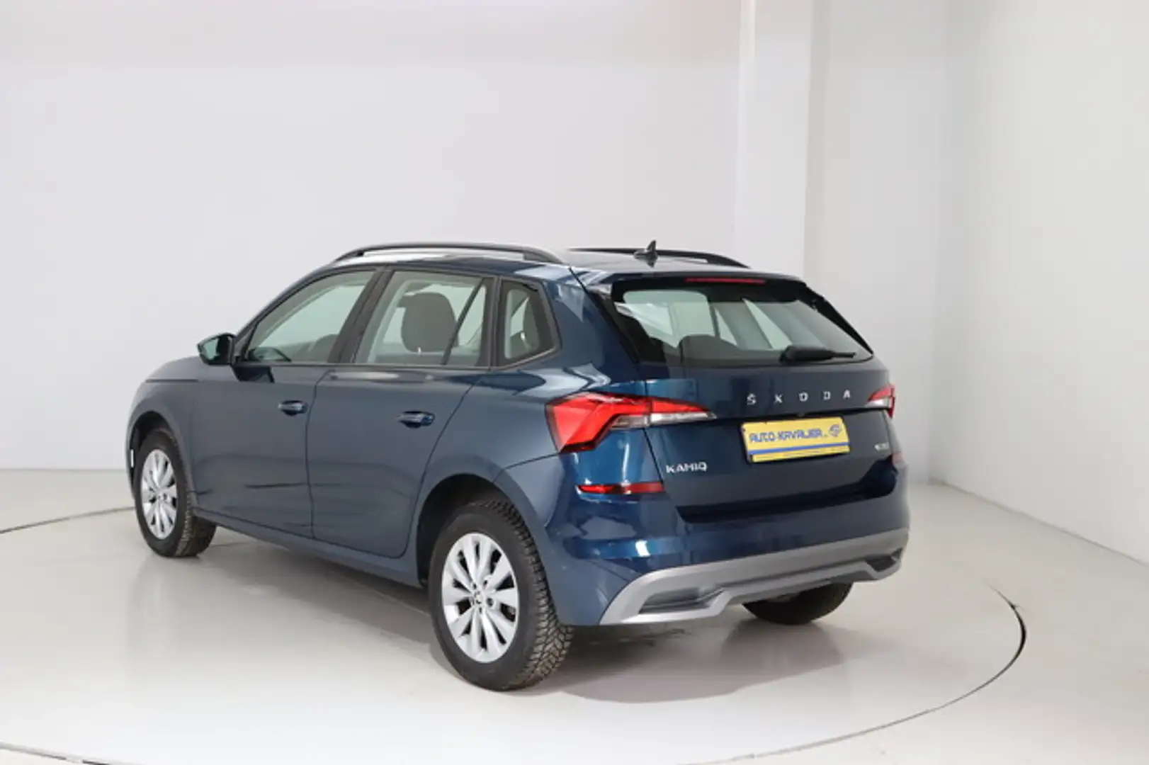 Vehicle image, number 8