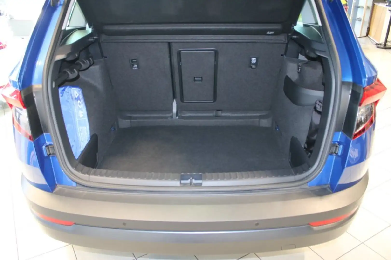 Vehicle image, number 6