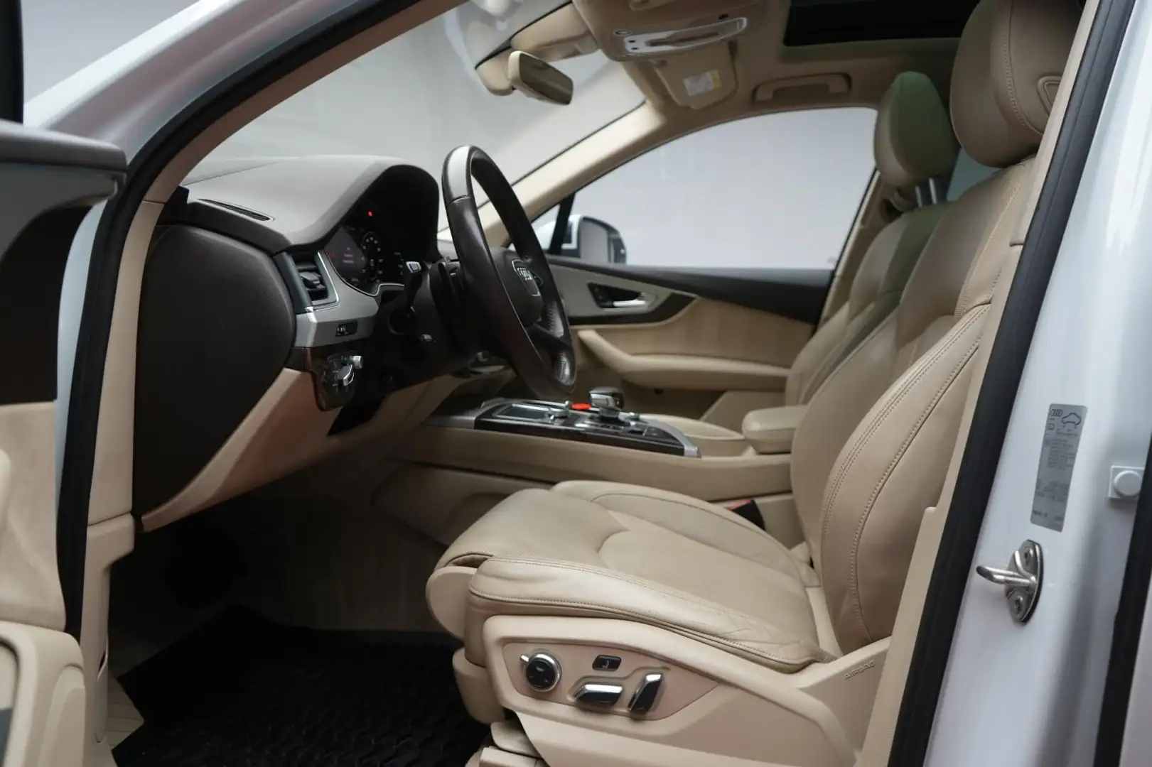 Vehicle image, number 8