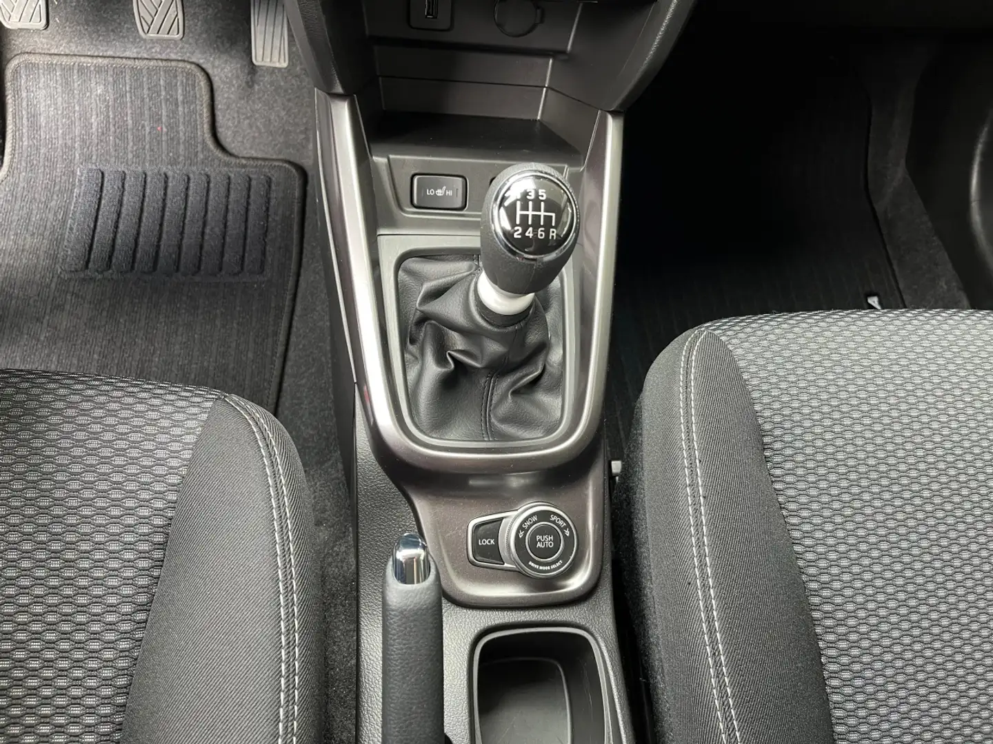 Vehicle image, number 12