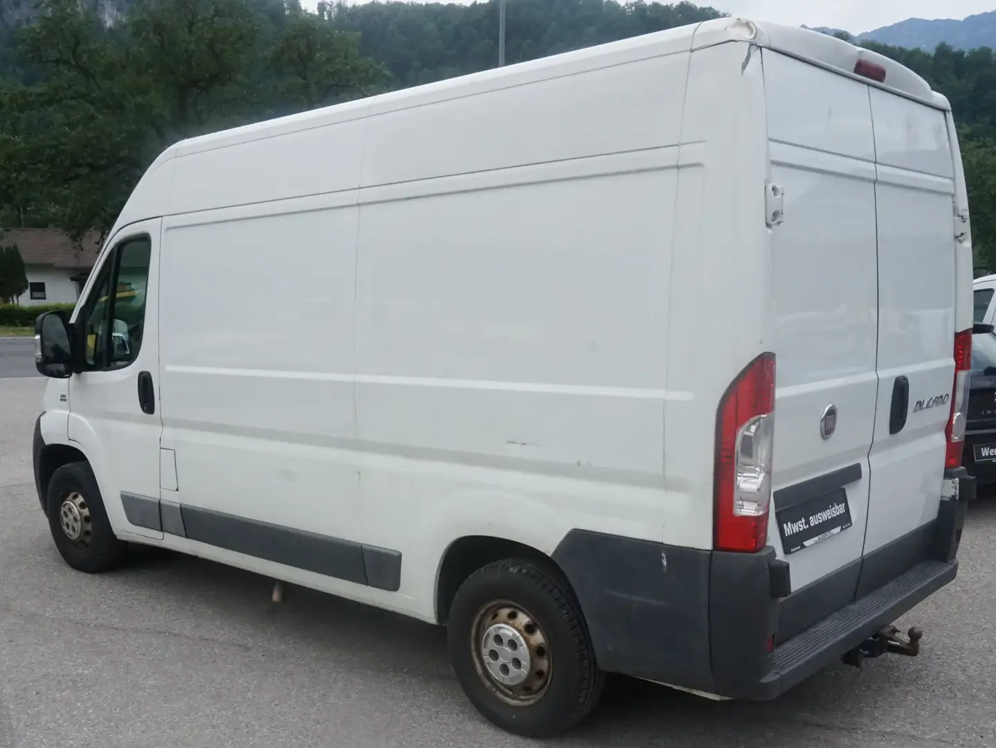 Vehicle image, number 6