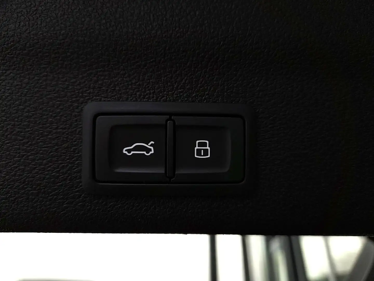 Vehicle image, number 17