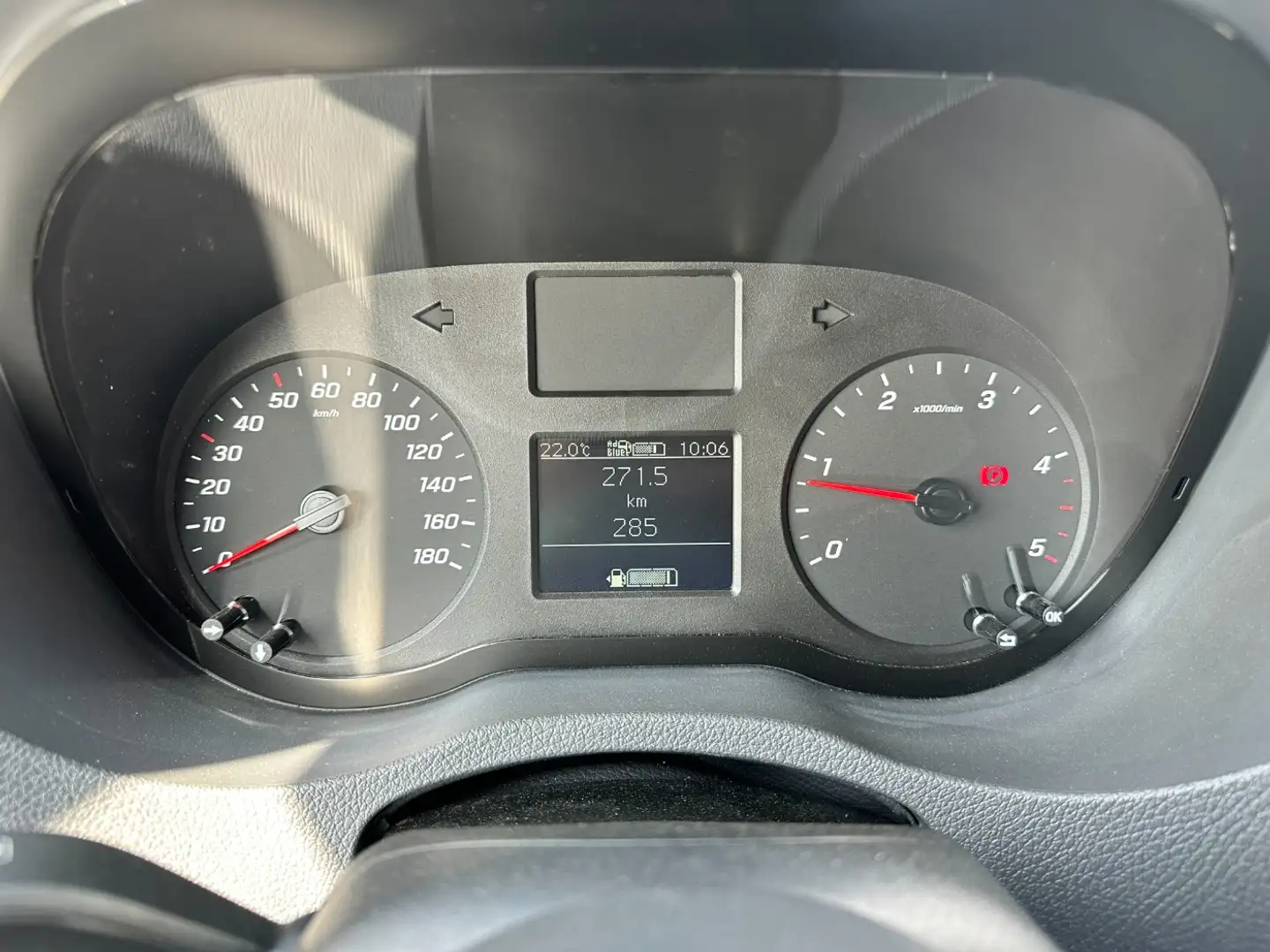 Vehicle image, number 8