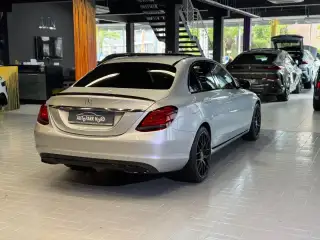 Vehicle image thumbnail, number 7