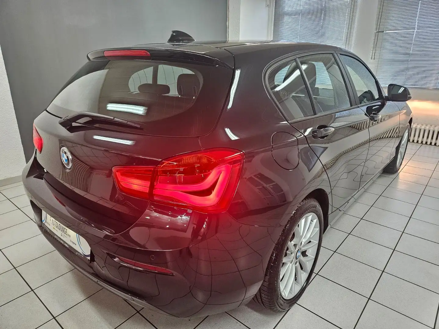 Vehicle image, number 6