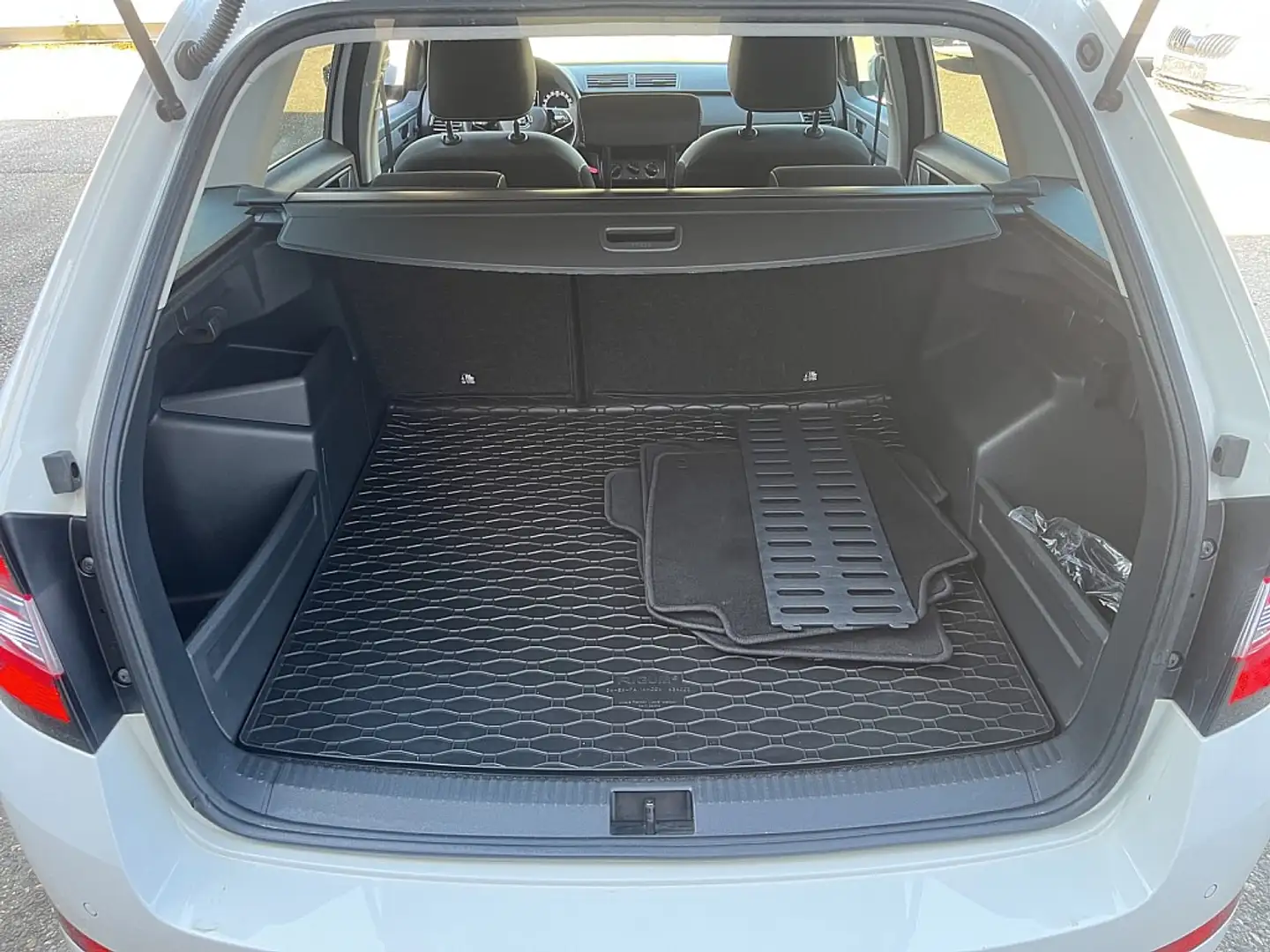 Vehicle image, number 9
