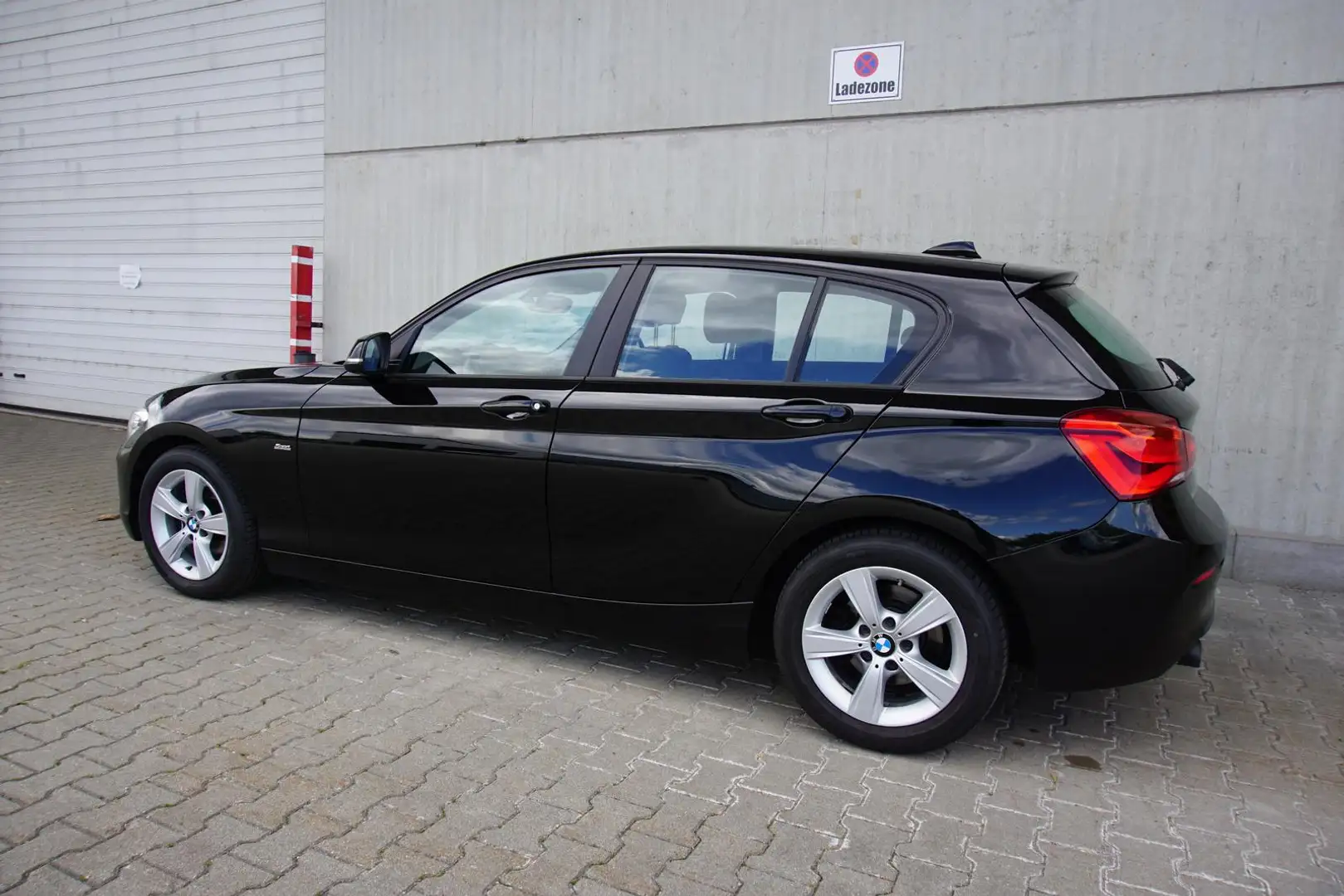 Vehicle image, number 6